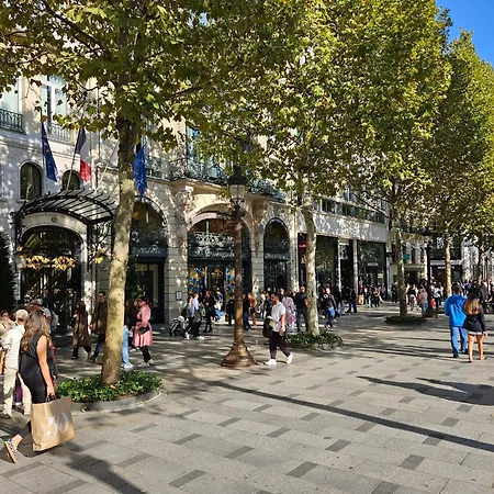 Urbanflat 128 - On Famous Champs-elysees Avenue Apartman