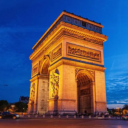 Urbanflat 128 - On Famous Champs-elysees Avenue Párizs